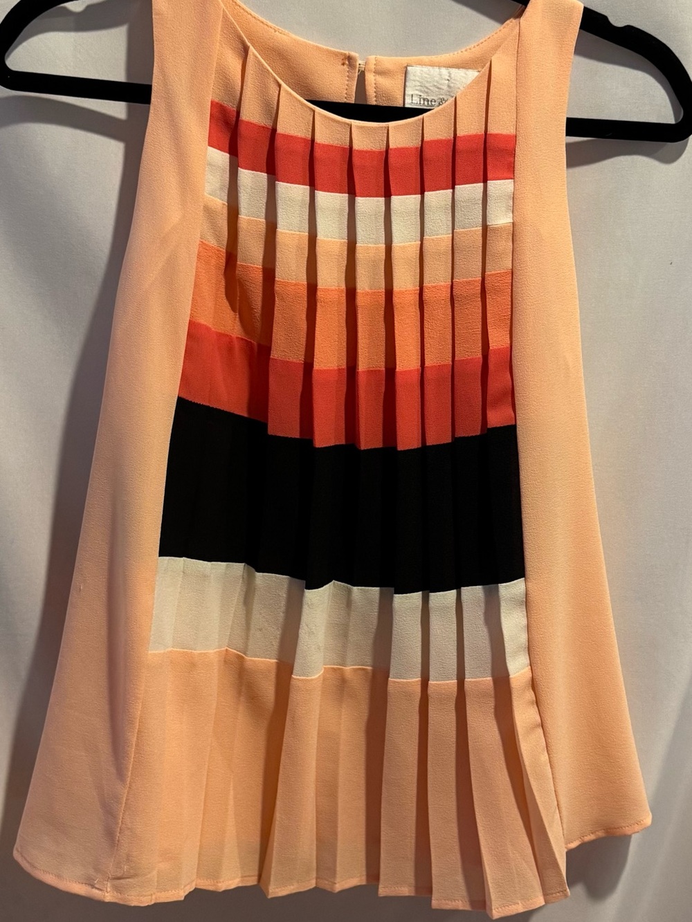 Line‎ and Dot Colorblock Accordian Pleated Sleeveless Top